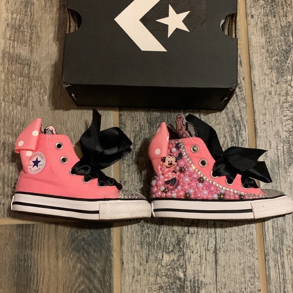 Kids Pink Converse Minnie Mouse hi-top sneakers with beautiful bedazzled details